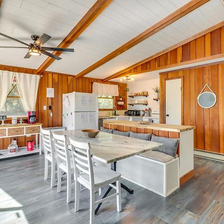 Lakefront Poconos Vacation Rental With Swim Dock! Long Pond Luaran gambar