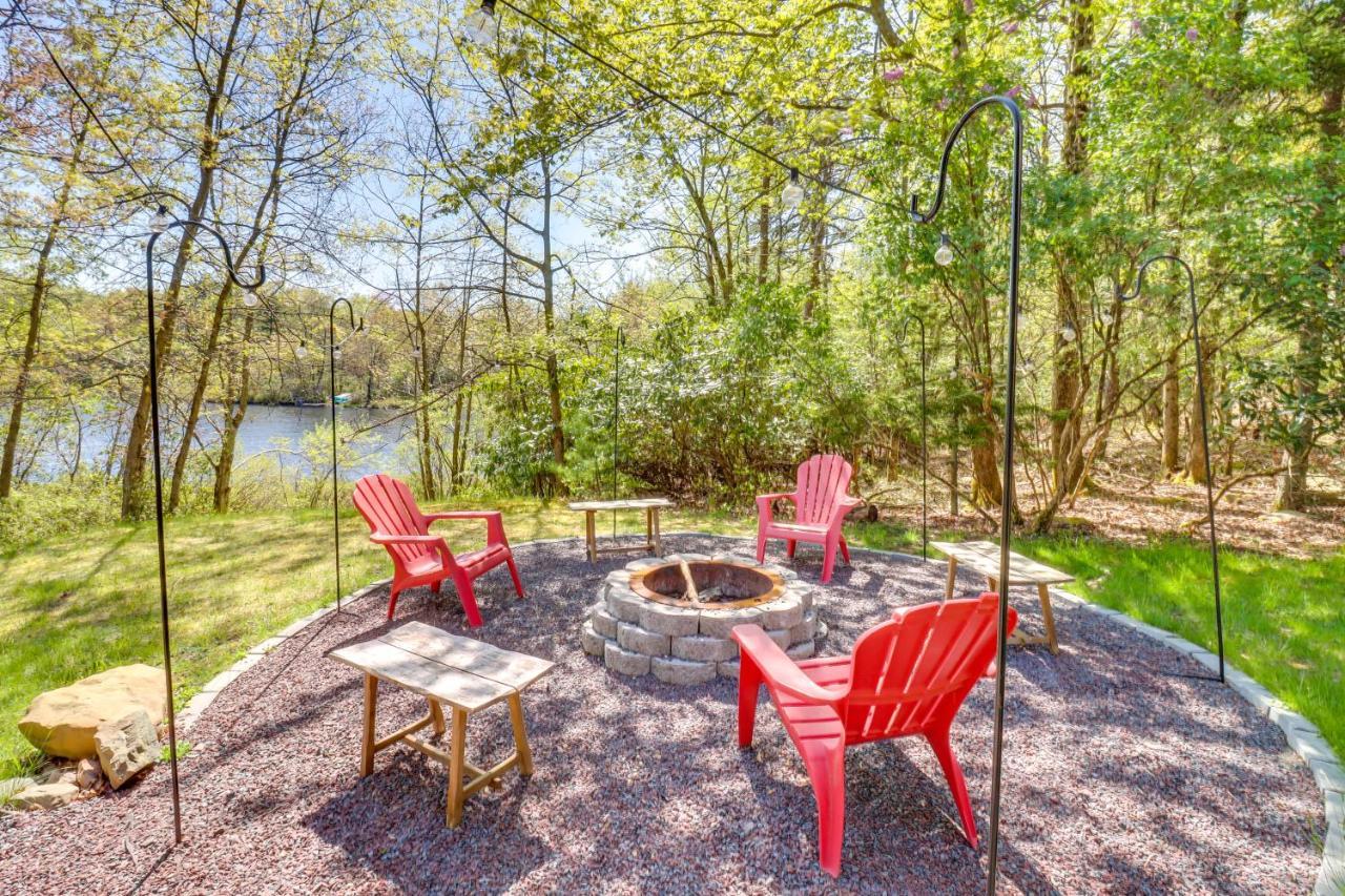 Lakefront Poconos Vacation Rental With Swim Dock! Long Pond Luaran gambar
