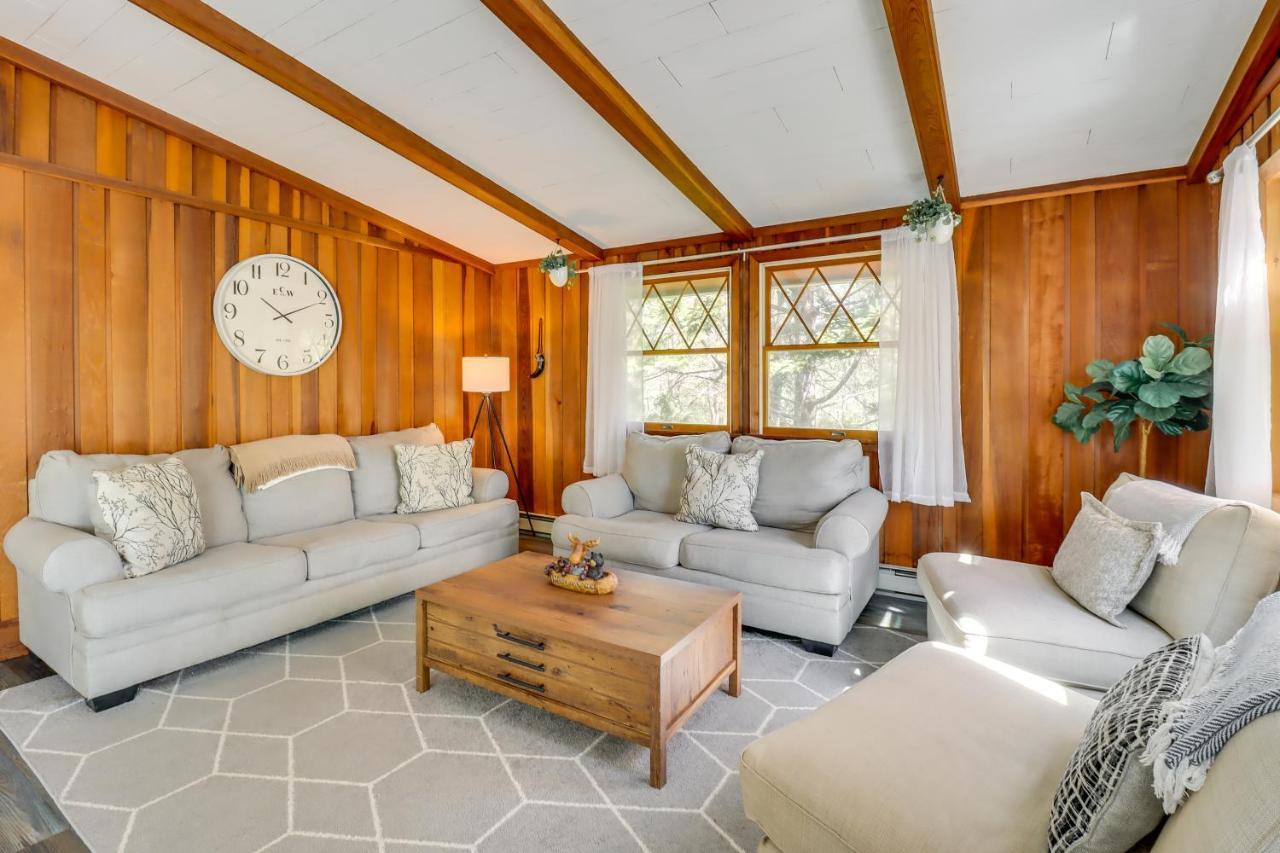 Lakefront Poconos Vacation Rental With Swim Dock! Long Pond Luaran gambar
