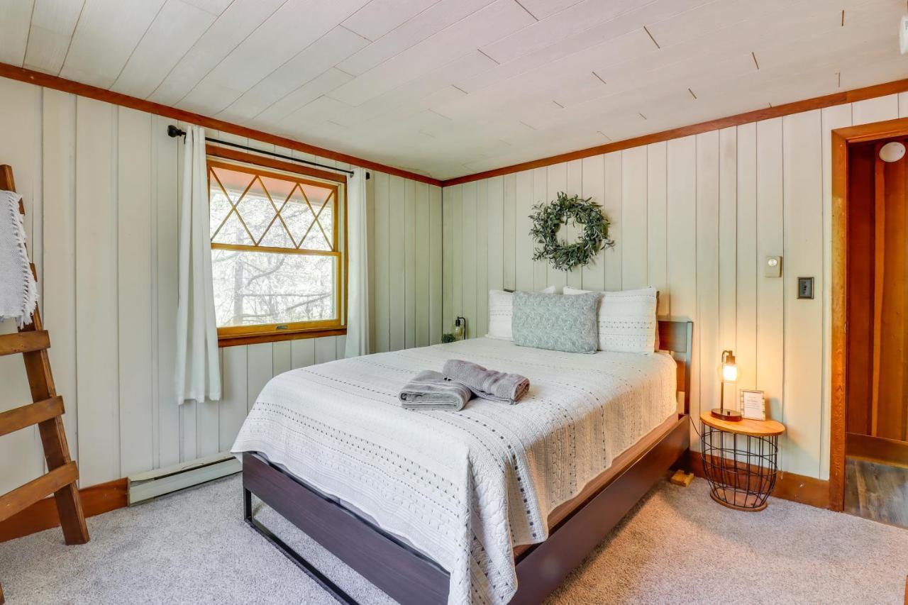 Lakefront Poconos Vacation Rental With Swim Dock! Long Pond Luaran gambar