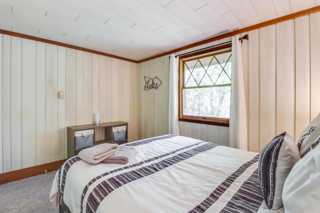 Lakefront Poconos Vacation Rental With Swim Dock! Long Pond Luaran gambar