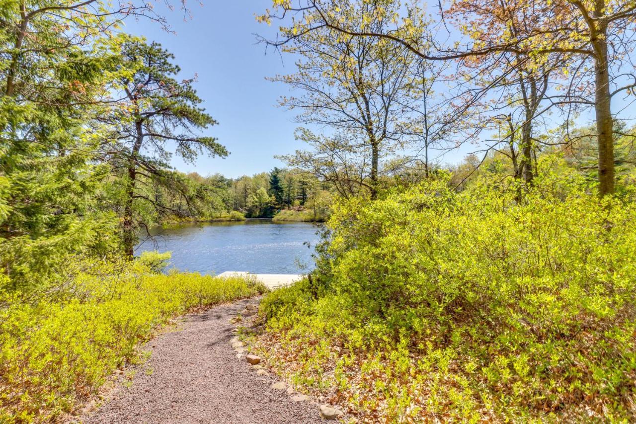 Lakefront Poconos Vacation Rental With Swim Dock! Long Pond Luaran gambar