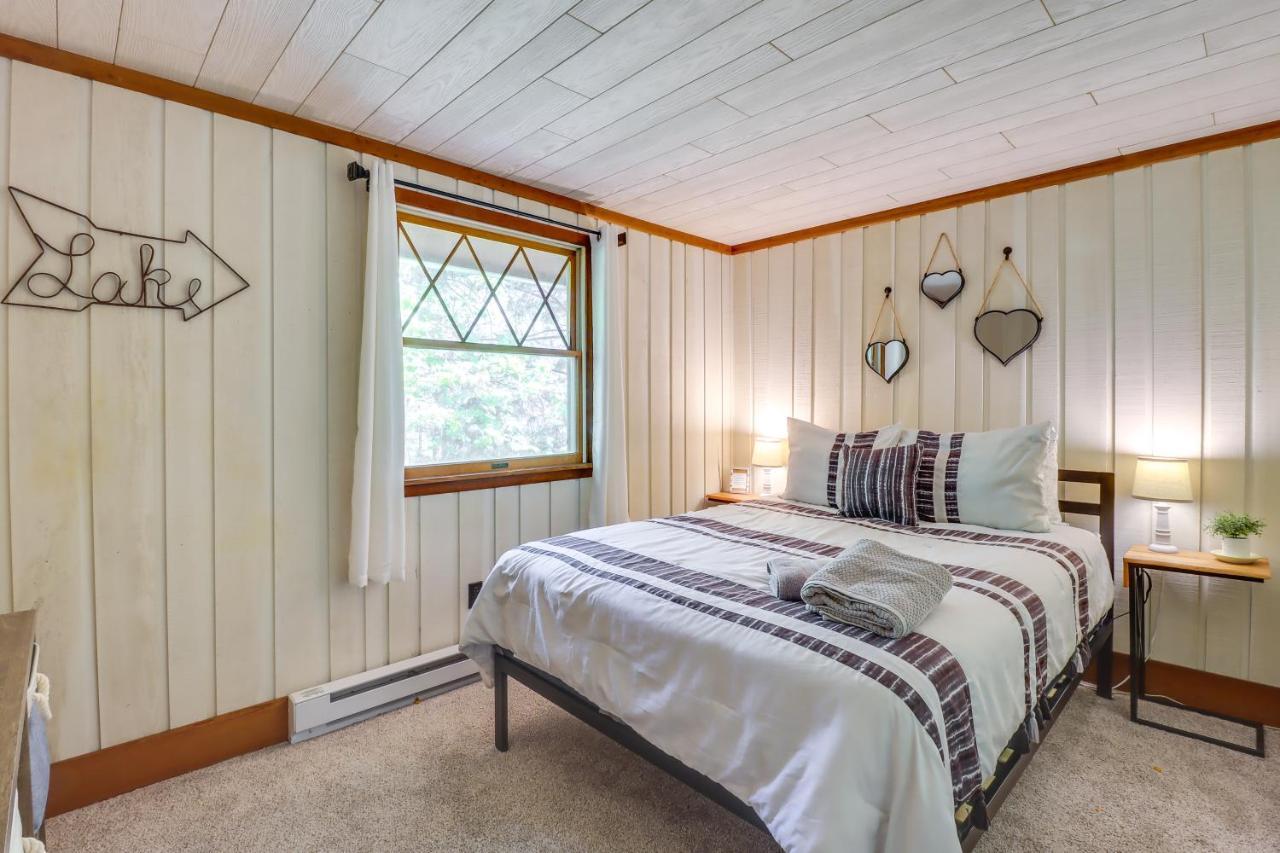 Lakefront Poconos Vacation Rental With Swim Dock! Long Pond Luaran gambar