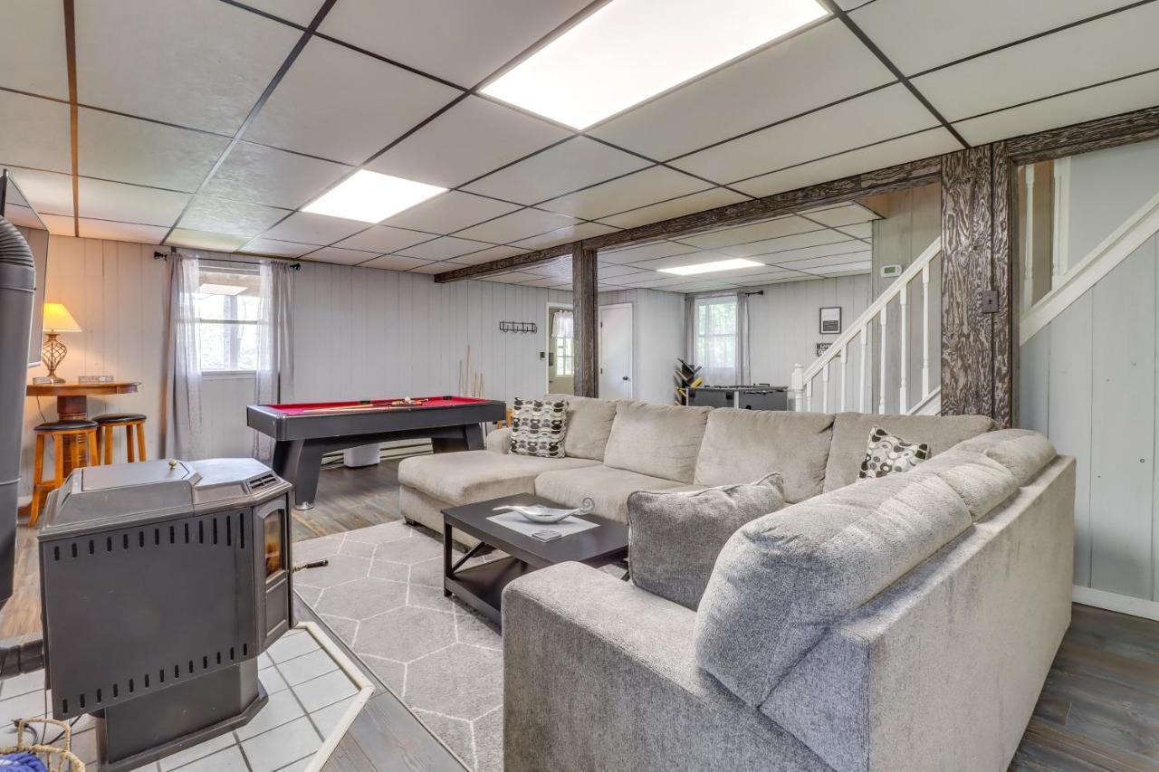 Lakefront Poconos Vacation Rental With Swim Dock! Long Pond Luaran gambar