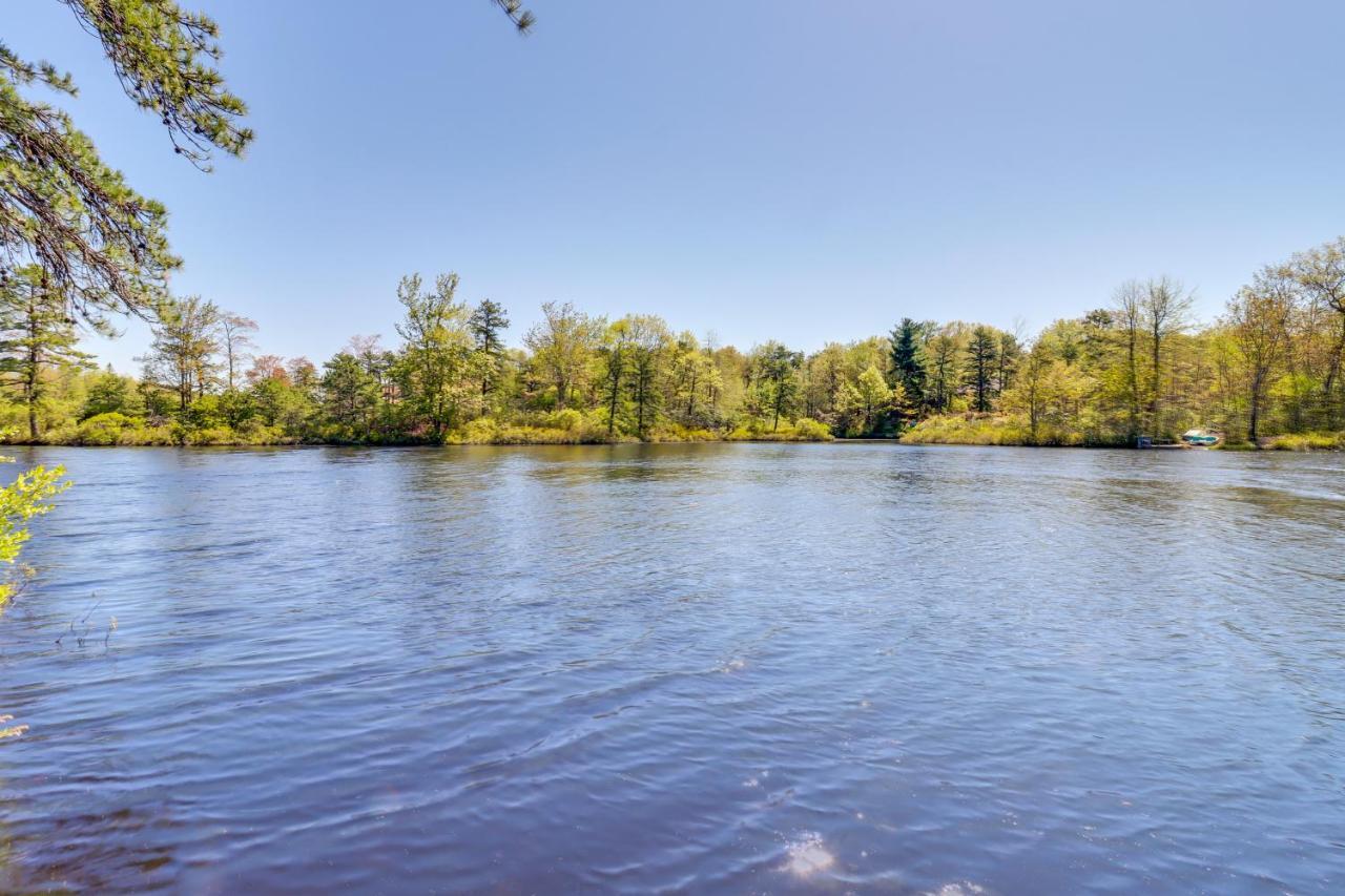 Lakefront Poconos Vacation Rental With Swim Dock! Long Pond Luaran gambar