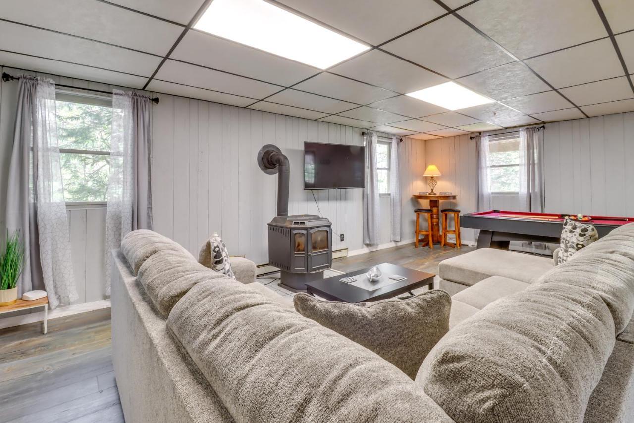Lakefront Poconos Vacation Rental With Swim Dock! Long Pond Luaran gambar