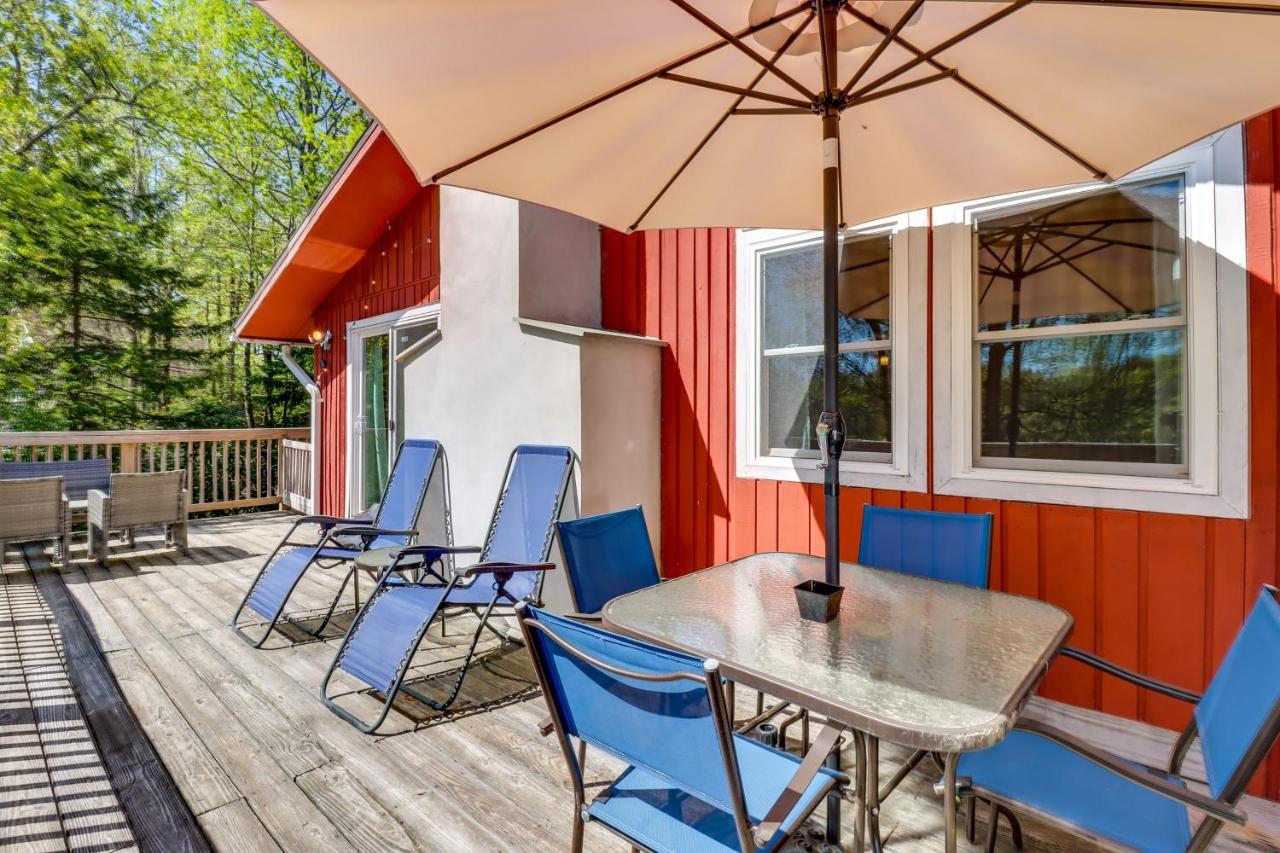 Lakefront Poconos Vacation Rental With Swim Dock! Long Pond Luaran gambar